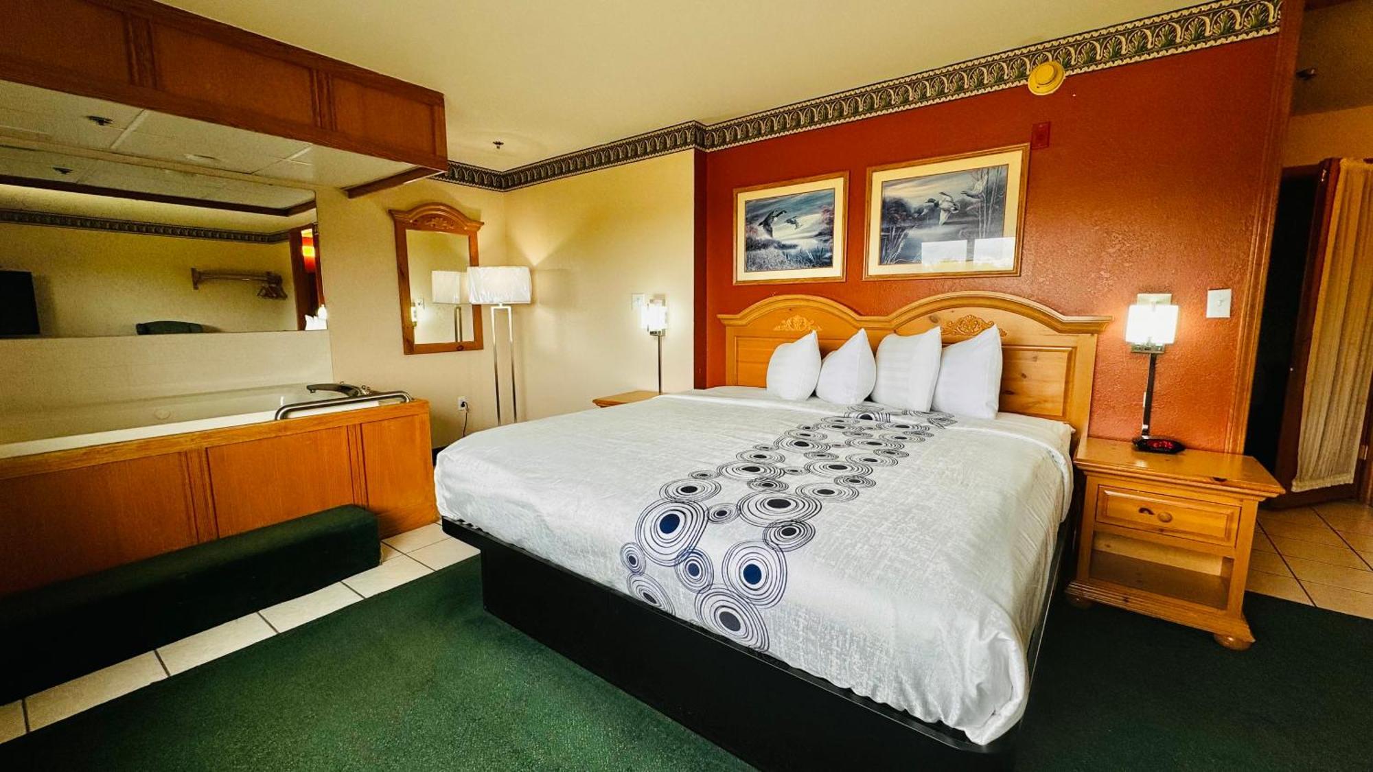 Regency Inn And Suites Stilwell Екстер'єр фото
